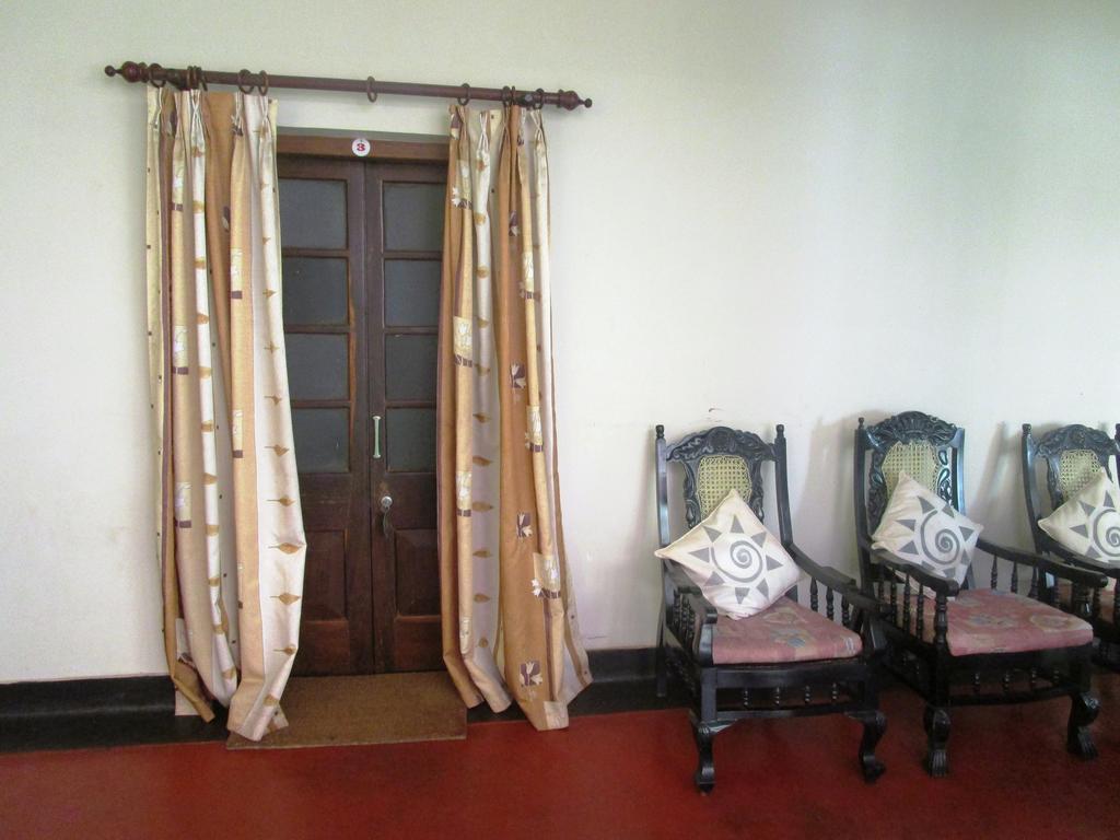 Hotel Shalini Анурадхапура Номер фото