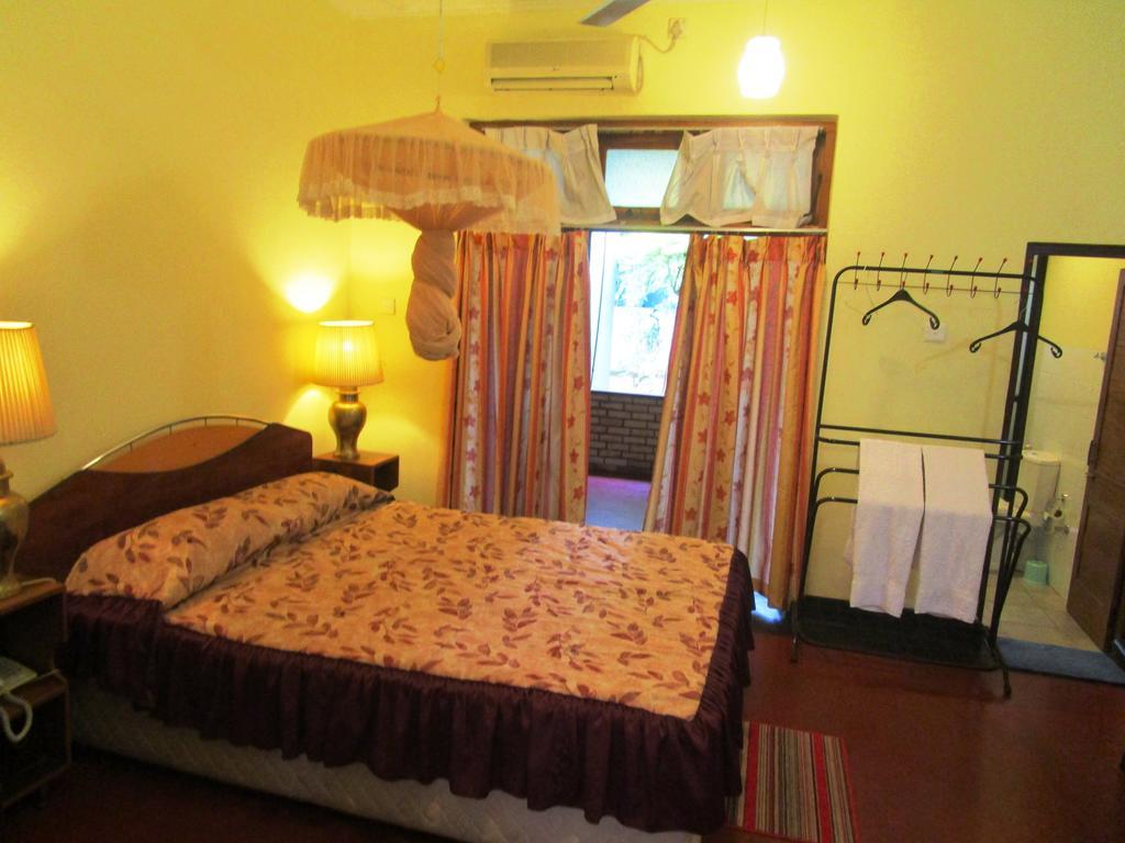 Hotel Shalini Анурадхапура Номер фото