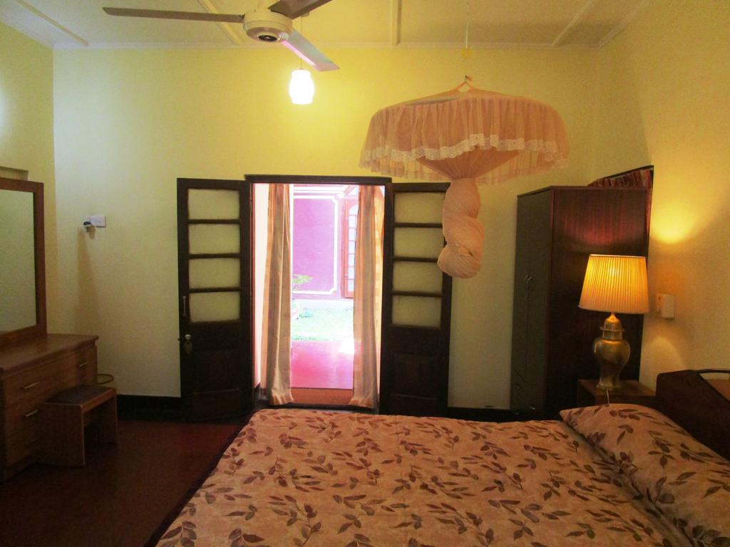 Hotel Shalini Анурадхапура Номер фото
