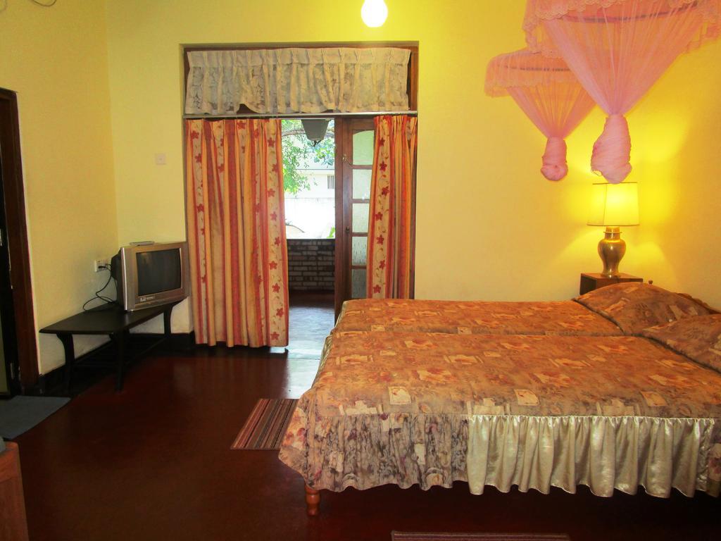 Hotel Shalini Анурадхапура Экстерьер фото