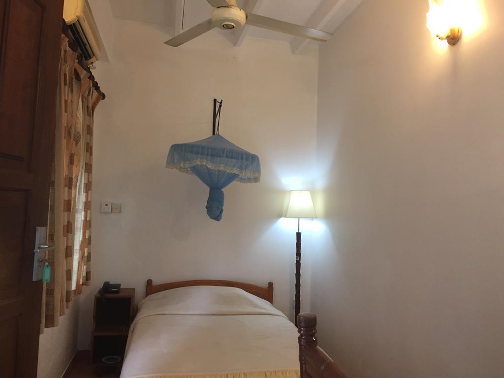 Hotel Shalini Анурадхапура Экстерьер фото